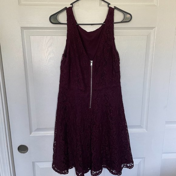 Speechless Mini Maroon Embellished Waist Lace Sleeveless Dress - Picture 7 of 8